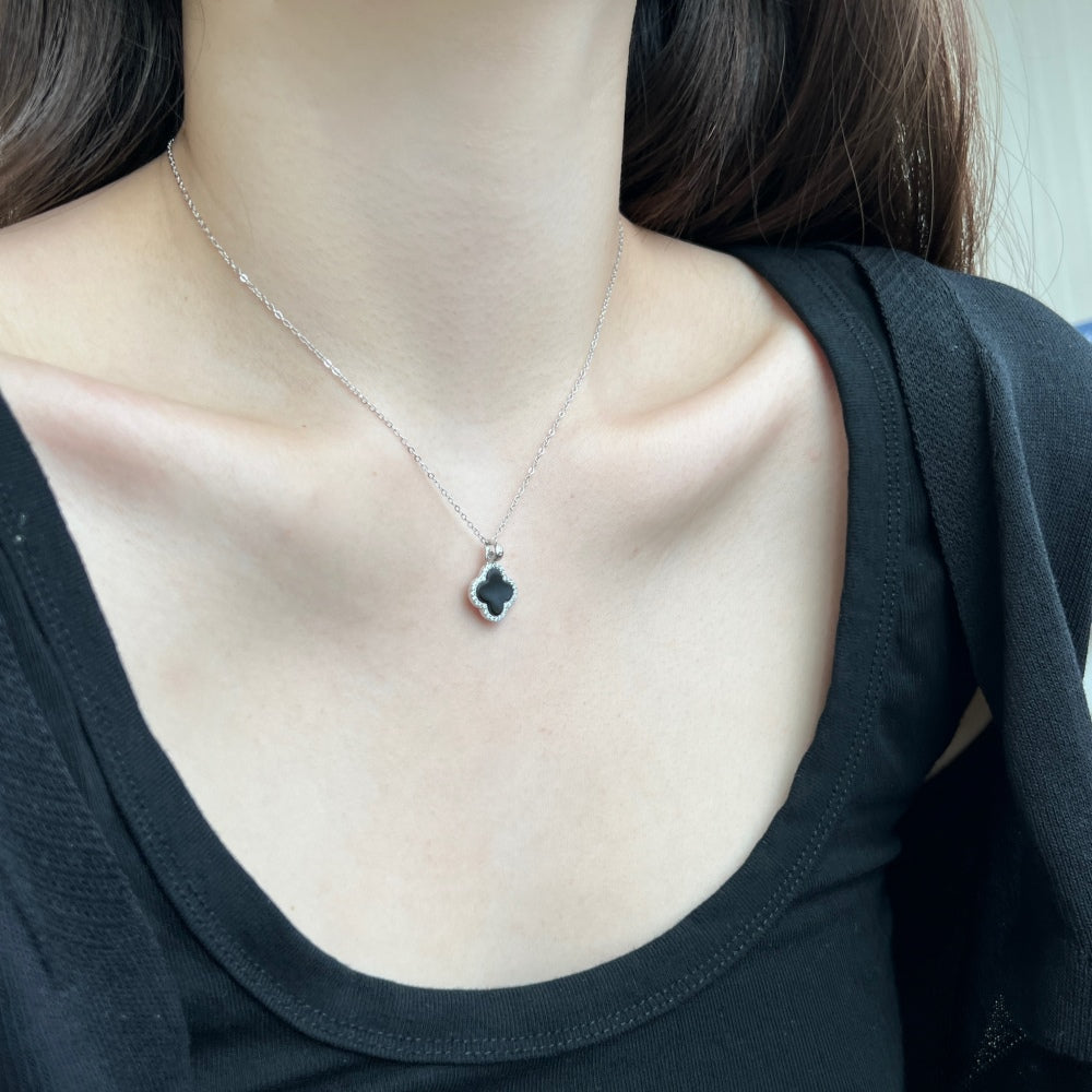 Clover Pendant Necklace - Black